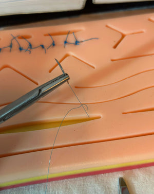 Kit de sutura Medskills® + Curso de suturas